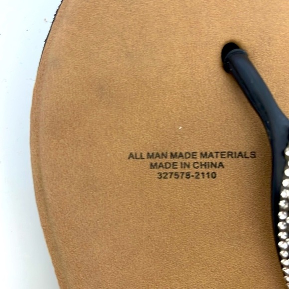 Women’s Black Flip Flops Rhinestone Toe Thong
Size 7-8 Medium - Picture 7 of 7